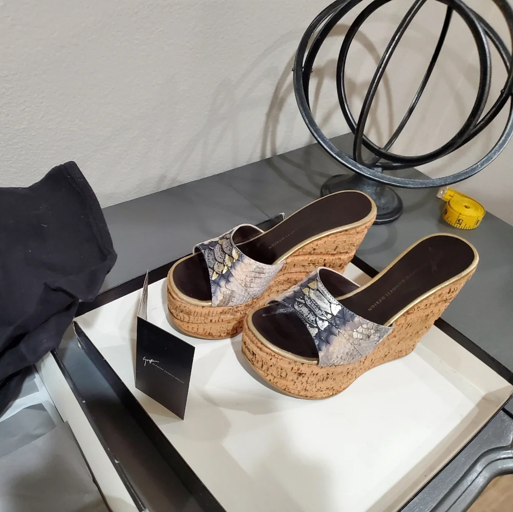GIUSEPPE ZANOTTI Cream and Grey Python cork wedges 36. (Fits Like 36.5) - Picture 2 of 16